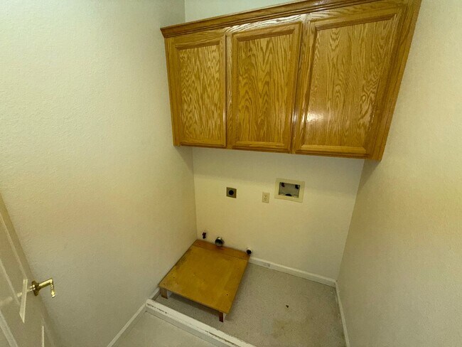 Building Photo - 6220 Orchard Hill Way