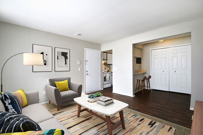 Building Photo - Carlyle Place