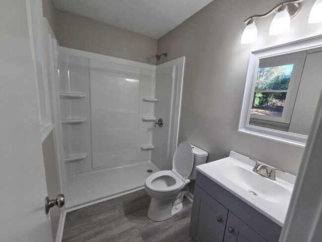 Building Photo - NEW LISTING!!!!!