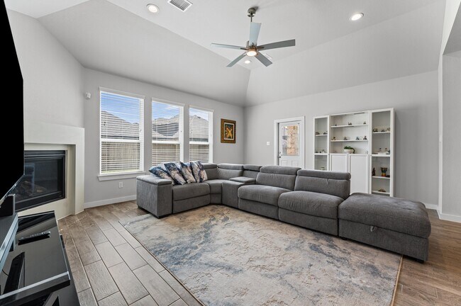 Building Photo - 1585 Sunrise Gables Dr