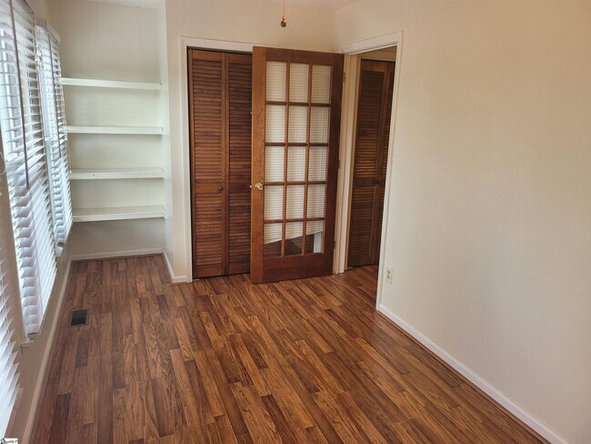 Building Photo - 99 Falcon Crest Dr