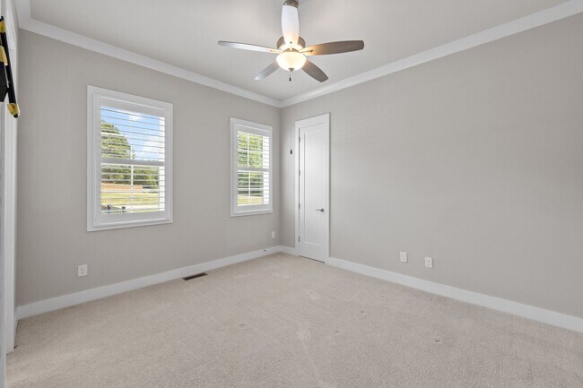 Building Photo - **Luxury 4/4 with Fenced in Yard**