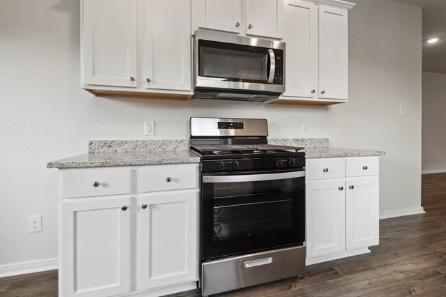 Building Photo - 15881 Berry Hl Dr