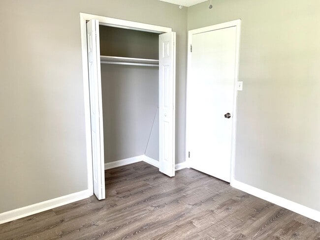 Building Photo - 208 State Line Rd