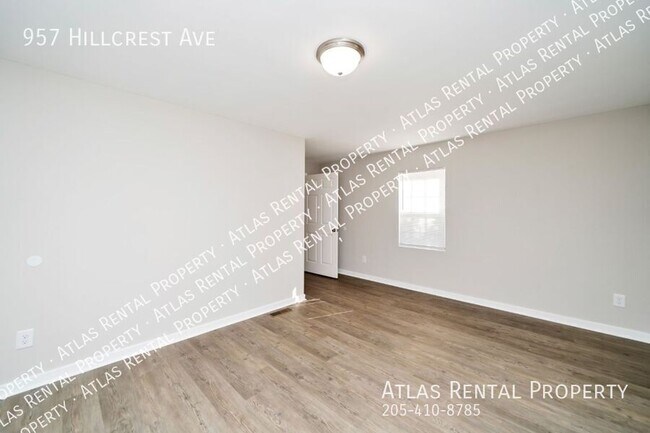 Building Photo - 957 Hillcrest Ave