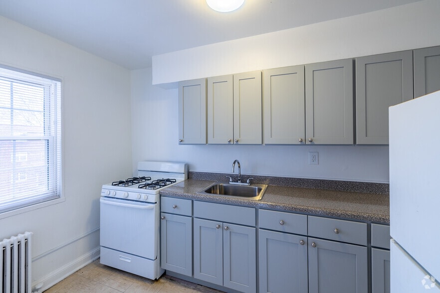 2BR, 1BA - 960SF - Kitchen - Belvedere Apartments