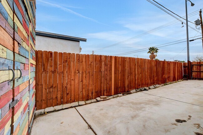 Building Photo - UNIQUE SINGLE FAMILY HOME! - No HOA, Car Lift, RV Parking and Nice Backyard