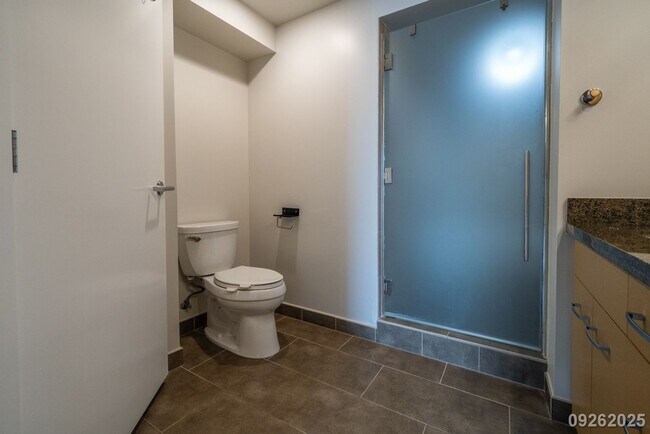 Building Photo - Luxury 3 Bed 2 Bath in the Allure