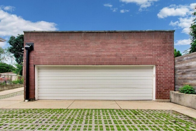 Building Photo - 421 S Ridgeland Ave