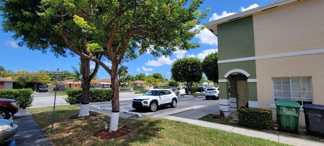 Building Photo - 18662 SW 100th Ave