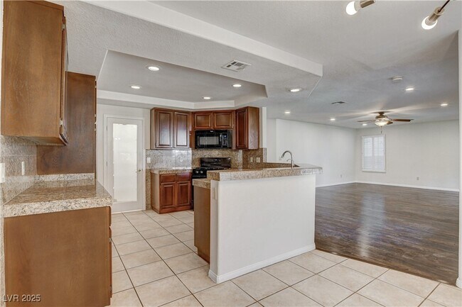 Building Photo - 9405 Mast Dr