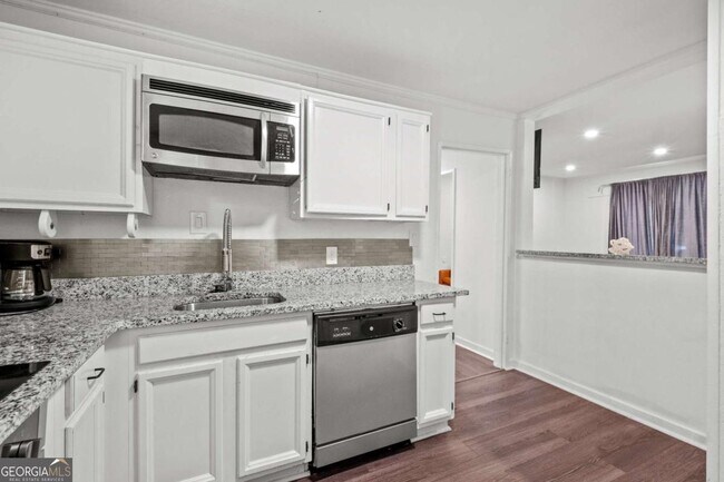 Building Photo - 1738 Duke Rd