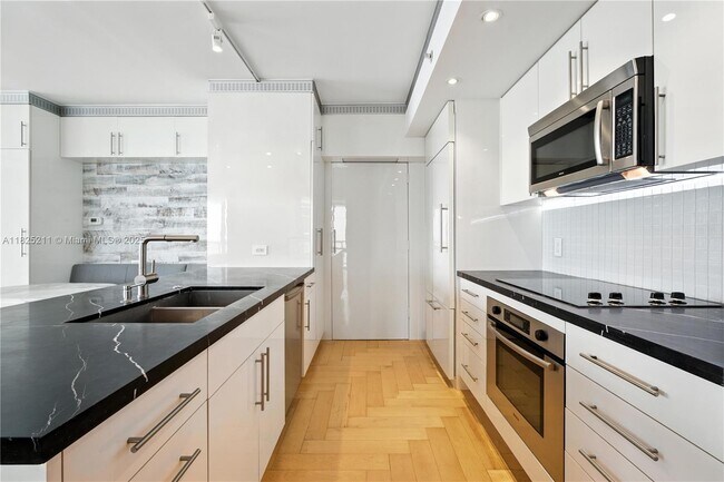 Building Photo - 50 Biscayne Blvd