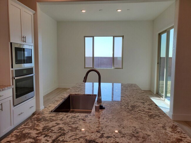 Building Photo - Next Gen Home with main house and guess unit in Spring lake Area