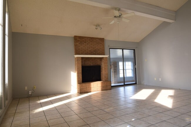 Building Photo - $1,800.00 Move-in-Special
