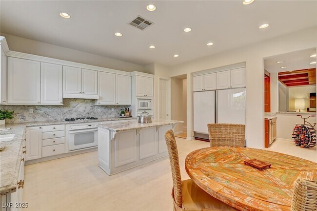 Building Photo - 209 Surtees Point St