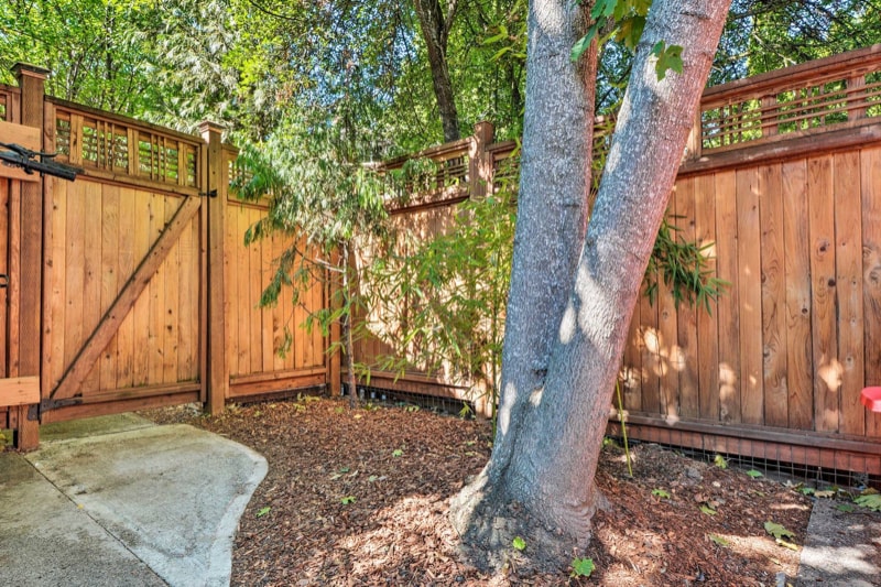 Building Photo - 673 Siskiyou Blvd