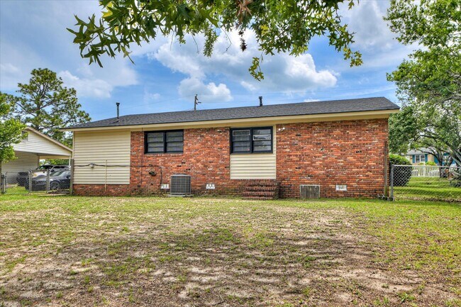 Building Photo - 2701 Deen Ave