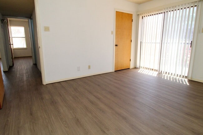 Building Photo - 7465 Stoney Hill Dr