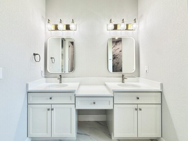 Building Photo - 20 Coxswain Dr