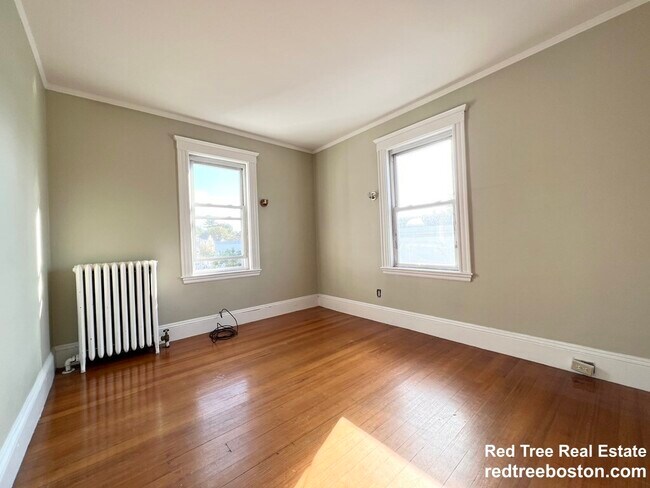 Building Photo - 10 Perkins St