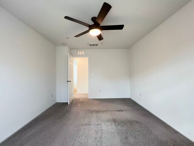 Building Photo - 1347 Graphite Ave