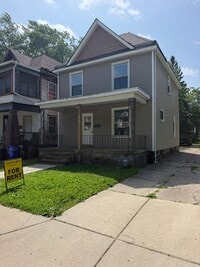 Building Photo - Large Downtown 4 Bedroom House