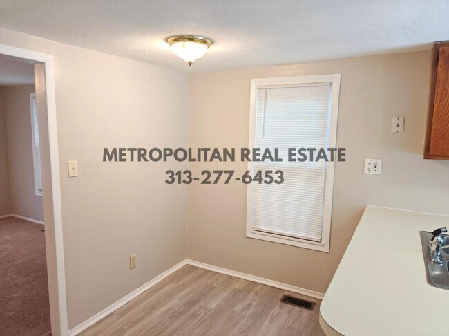 Building Photo - 34639 Brush St