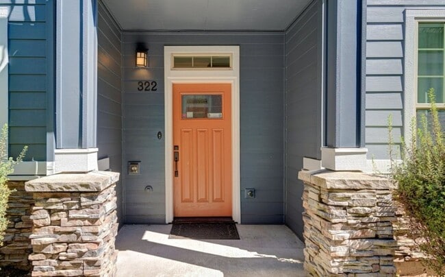 Building Photo - Modern 3 BD Portland Home in Gated Community