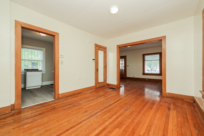 Building Photo - 1242 Wilson Dr