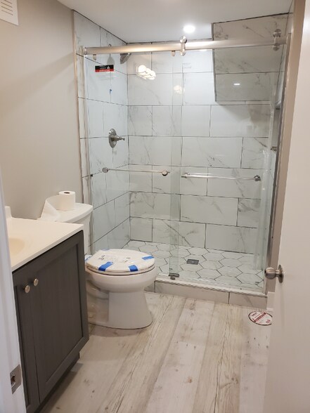 Building Photo - 2204 W Ainslie St