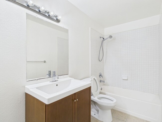 Building Photo - 2 bedroom loft unit now available at Cypre...