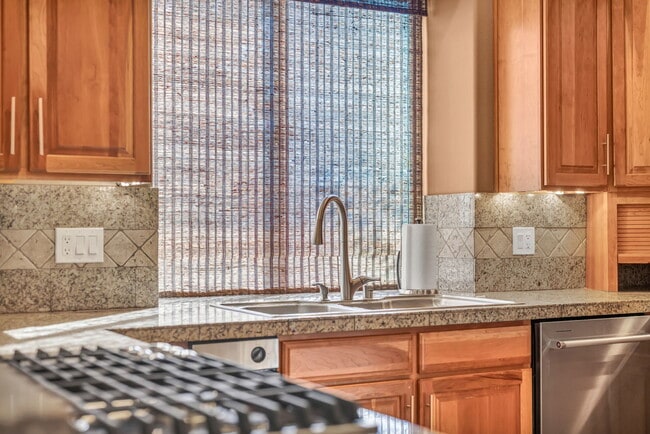 Building Photo - 1520 Taos Ln