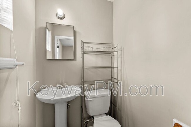 Building Photo - 3645 Westwood Dr