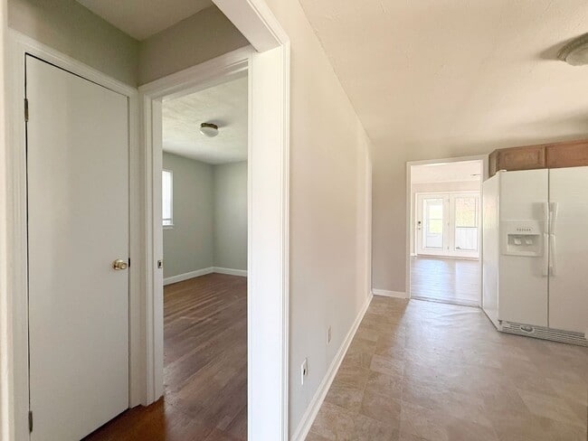 Building Photo - Spacious 3-Bedroom Home with Screened-In Porch and Ample Parking in Cookeville