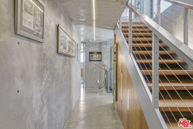 Building Photo - 2911 Ocean Front Walk