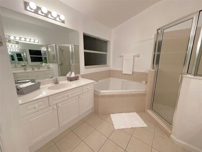 Building Photo - 2877 Paige Dr