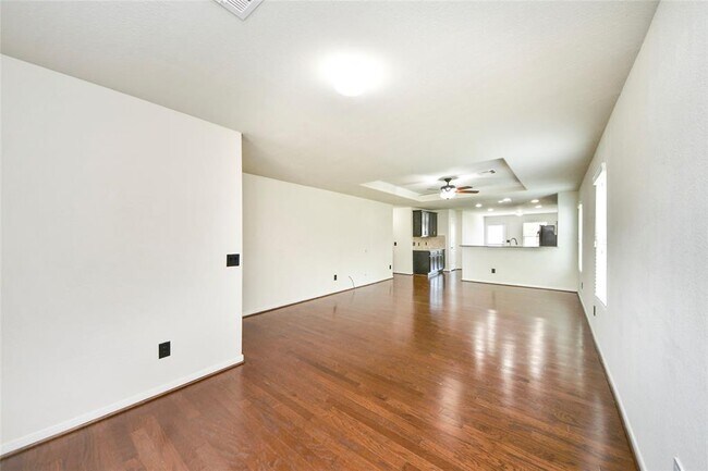 Building Photo - 5710 Camelia Evergreen Ln