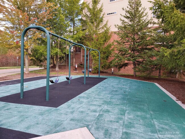 Building Photo - 2765 Barclay Way