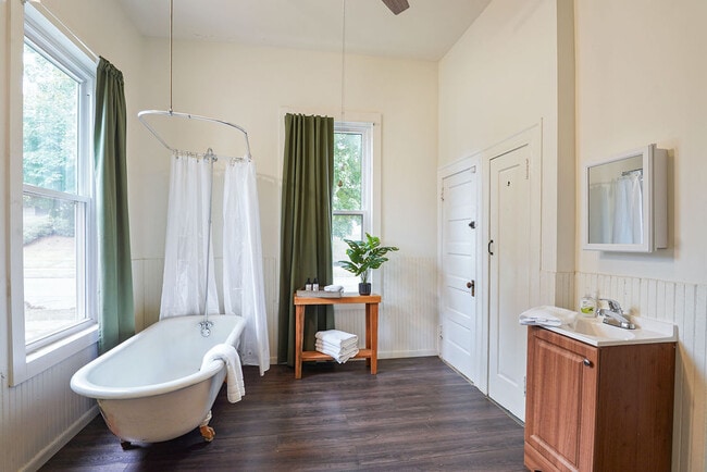 Building Photo - 1402 17th St S