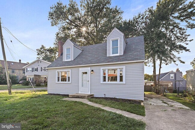 Building Photo - 423 Ingleside Ave