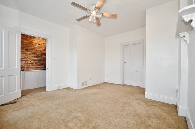 Building Photo - 121 S 16th St