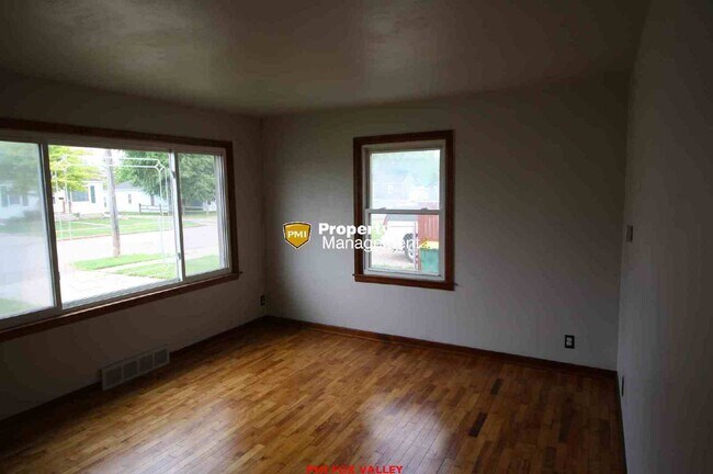 Building Photo - Nice Location near Plamore Park