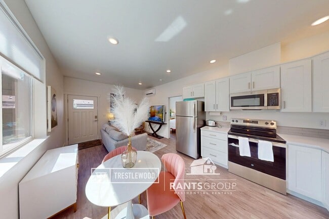 Building Photo - Furnished Corporate 1 Bed! Easy I5 Access!