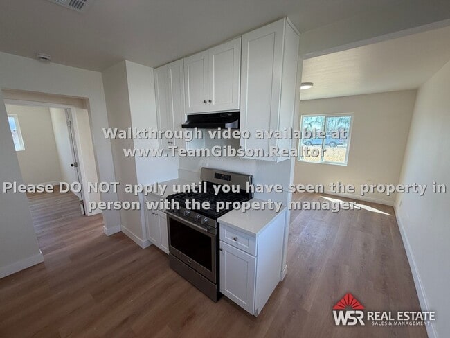 Building Photo - 3 Bedroom - 1 1/2 Bathroom Home on a Large Lot