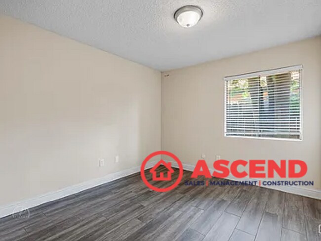 Building Photo - Phenomenal Home Located In Gated Community!