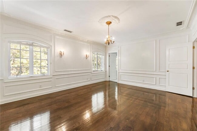 Building Photo - 2485 W Wesley Rd NW