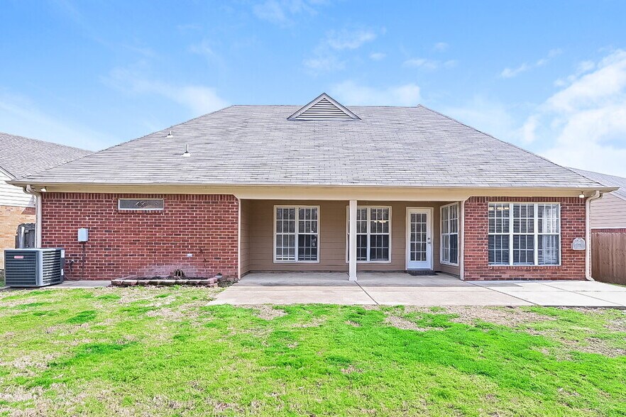 Building Photo - 703 Timber Creek S