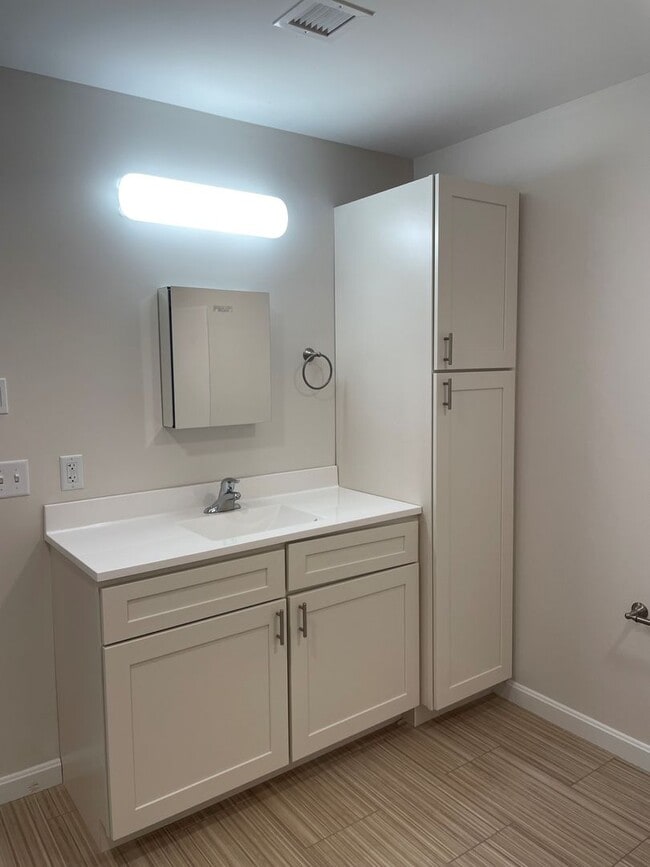 Building Photo - Village at Autumn Pond II:  One Bedroom pl...