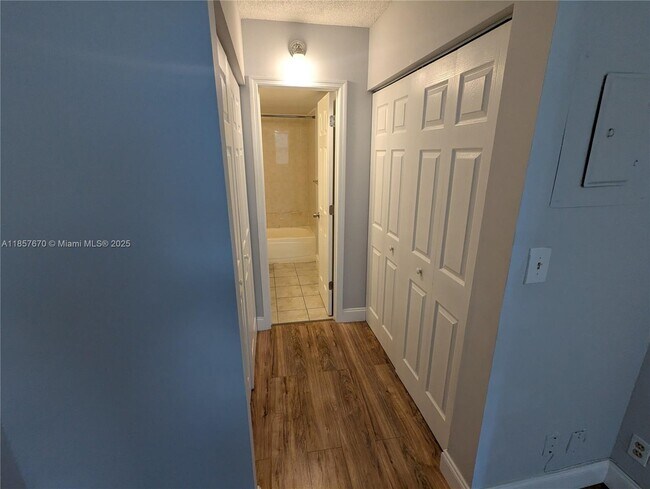 Building Photo - 2771 Riverside Dr